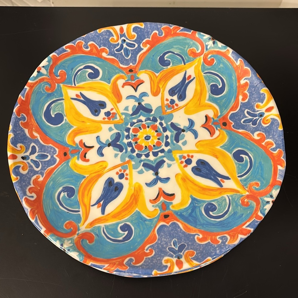4 Medallion Plate Set - Picture 2 of 2
